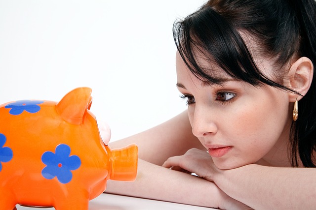 Tipping Uber and Lyft Drivers image 2 lady looking at a piggy bank.